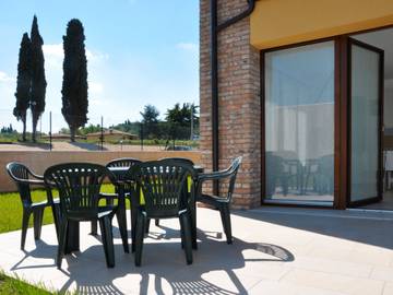 Ferienwohnung für 6 Personen, mit Terrasse und Garten in Lazise
