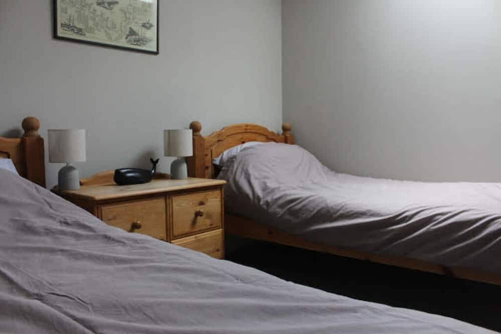 Courtyard cottage in Slapton, South Devon. 10 minutes drive to beach in Slapton, South Devon