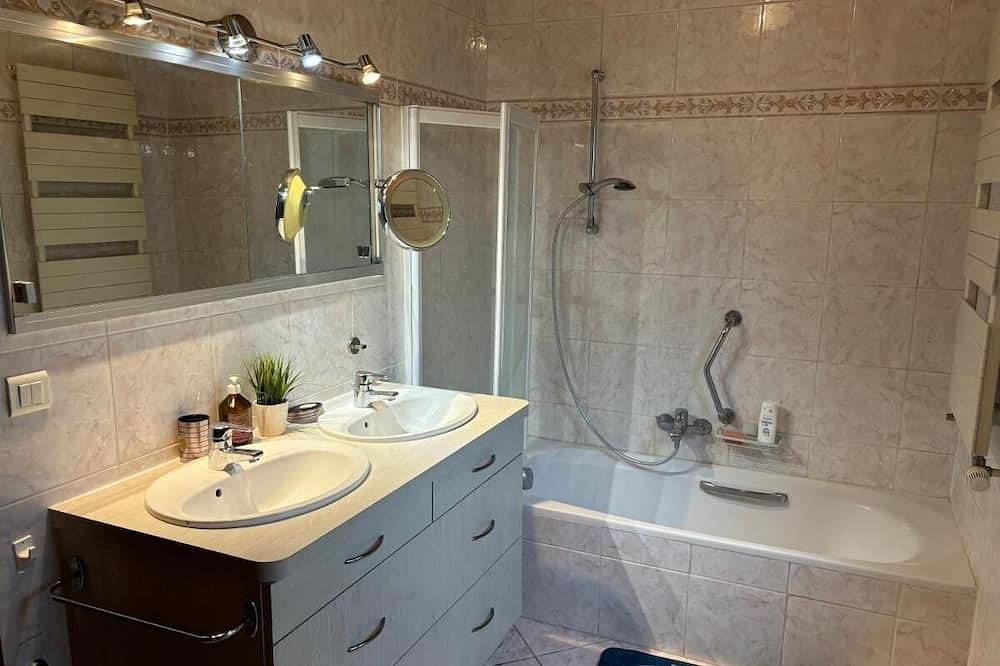 Entire apartment, Charming Appart. in a Villa in Saint-Louis, Mulhouse region