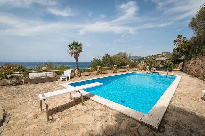 Casa vacanza per 7 persone, con giardino e idromassaggio in Torre delle Stelle