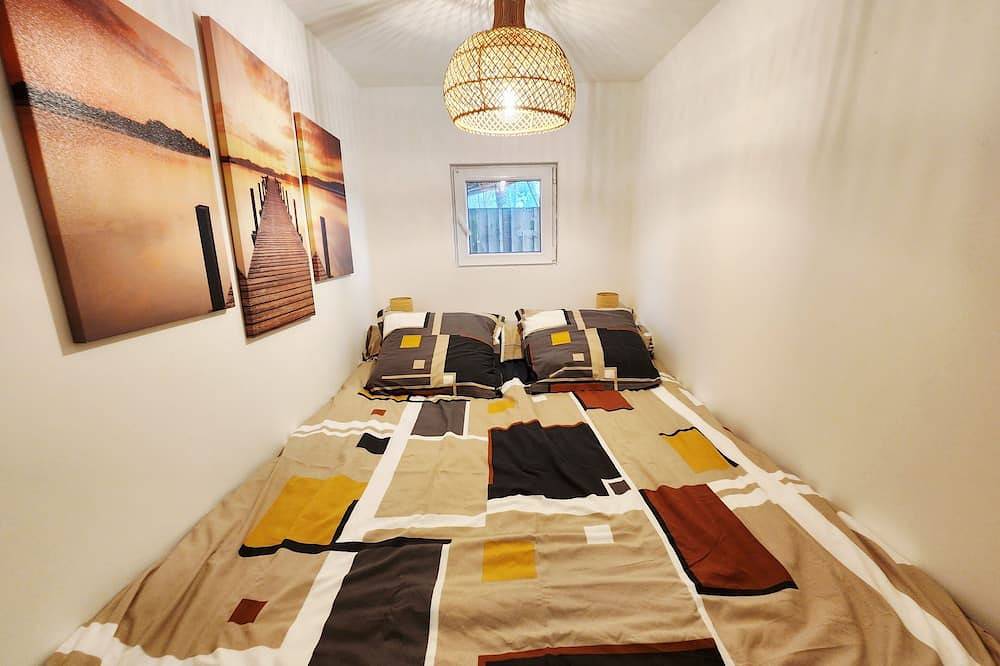 Pool and spa villa by the lake in Sanguinet, Côte d’Argent