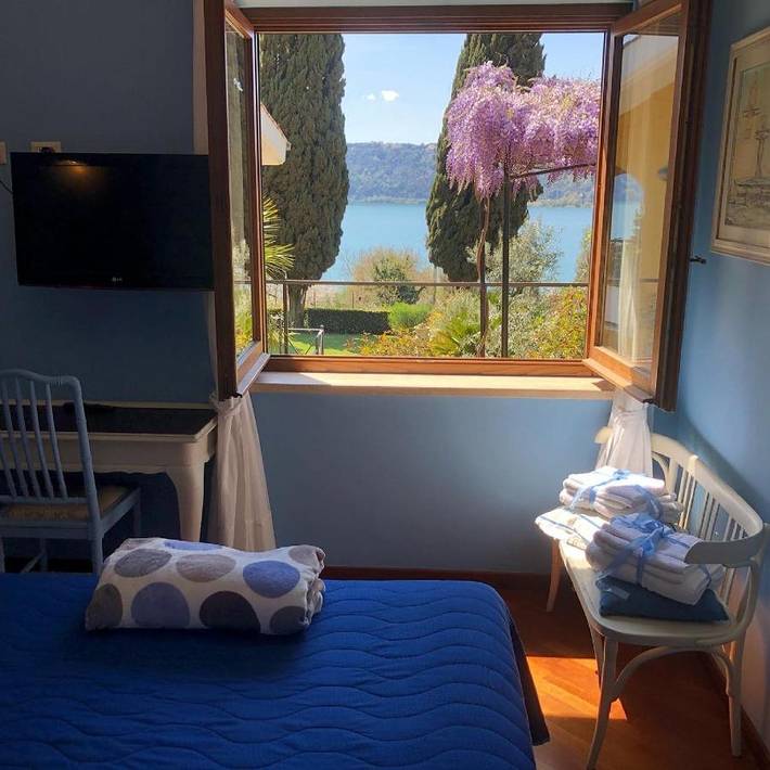 Casa vacanza per 2 persone, con Terrazza e Idromassaggio nonché Giardino e Vista lago a Castel Gandolfo