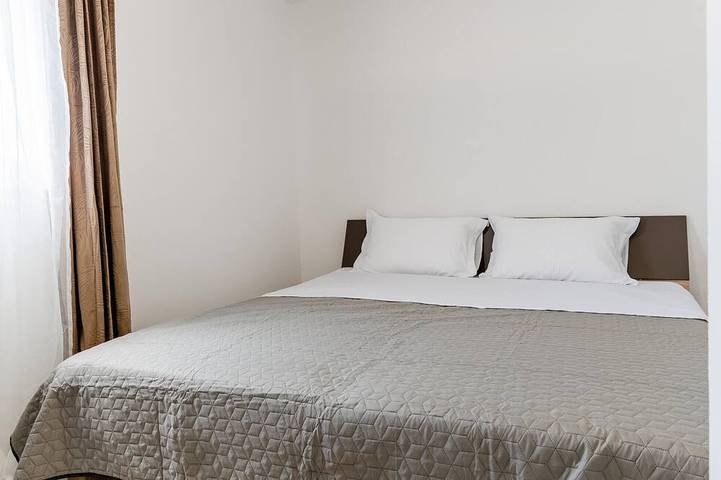 Gorgeous home in Sinj with private swimming pool, can be inside or outside in Bajagić, Dalmatinisches Zagora