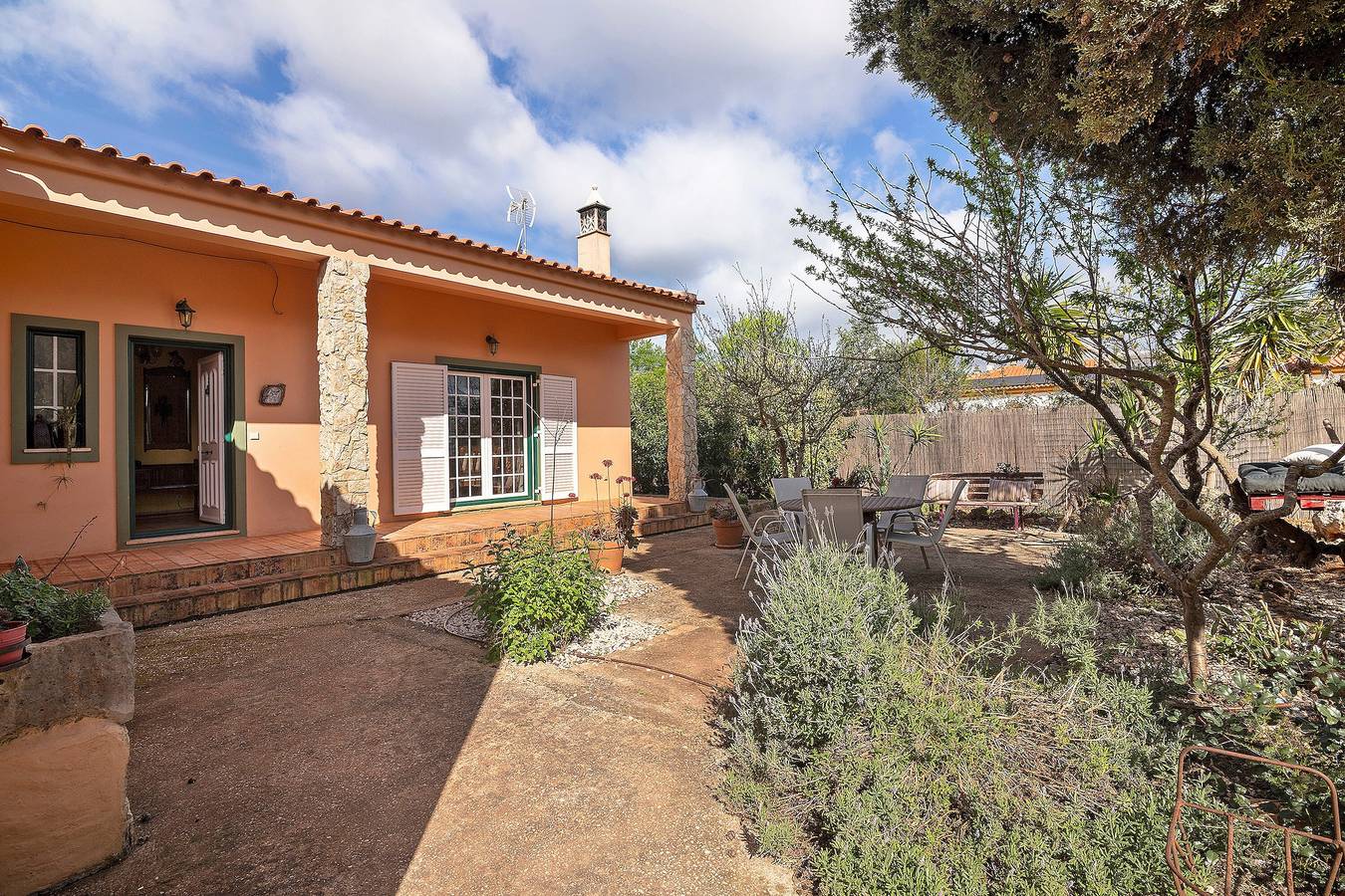 Villa Quinta Do Mocho com Piscina Privada, Wi-Fi e Ar Condicionado in Paderne, Distrito de Faro