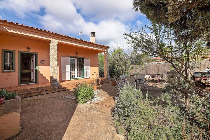 Villa Quinta Do Mocho with Private Pool, Wi-Fi, and Air Conditioning