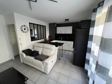 Gîte pour 2 personnes, avec terrasse à Décines-Charpieu