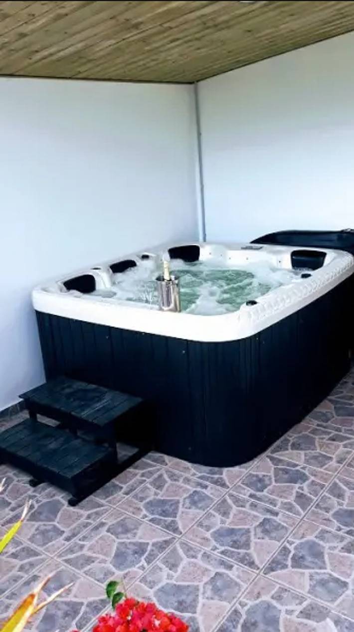 Gîte pour 4 personnes, avec terrasse à Les Trois-Bassins - 4