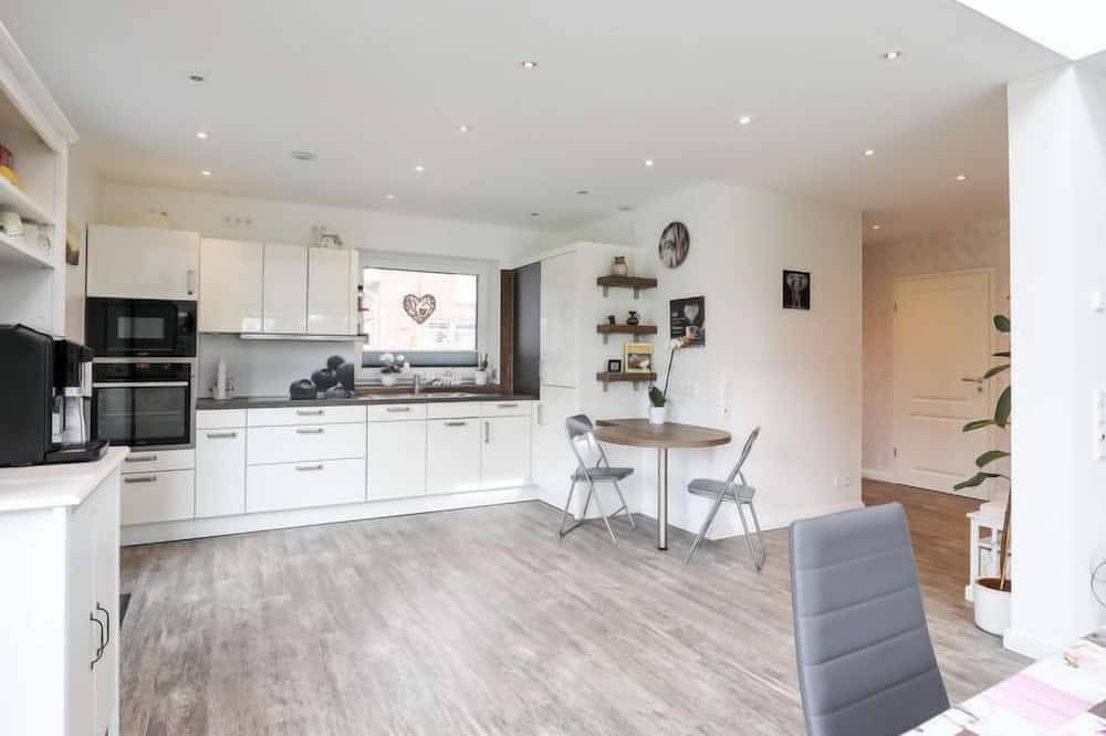 Sonnenschein by Interhome in Wanna, Cuxland
