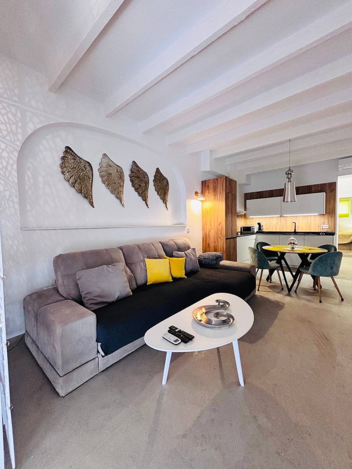 Apartamento entero, Apartamento 'Portichuelo Majuelo' con Wi-Fi y aire acondicionado in Playa San Cristobal, Almuñecar