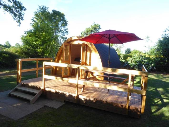 Gîte pour 4 personnes, avec terrasse ainsi que jardin et vue à Tréméoc - 4