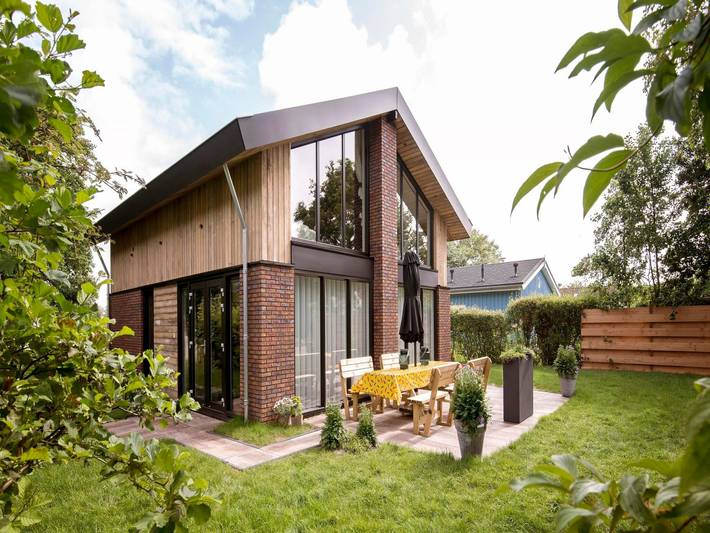 Ferienhaus für 10 Personen, mit Terrasse und Garten, kinderfreundlich in Julianadorp