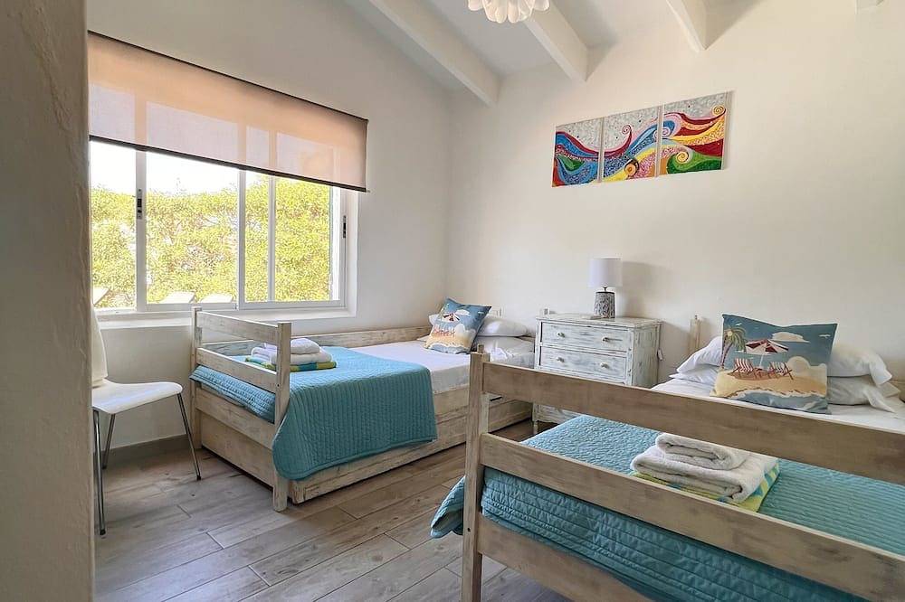 Modern Beach Style Villa, Close To Beach, Restos & Shops, Big Pool, Renovated. in Binibeca, Sant Lluís
