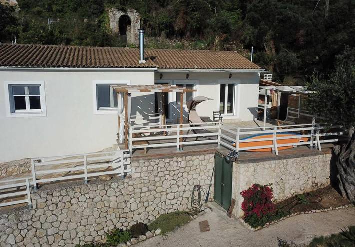 Location de vacances pour 8 personnes, avec vue ainsi que jardin et piscine dans Benitses - 2