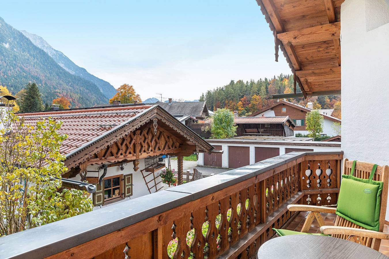 Ganze Wohnung, Ferienwohnung 'Karwendel' mit Bergblick, Balkon und Wi-Fi in Mittenwald, Bayerische Alpen