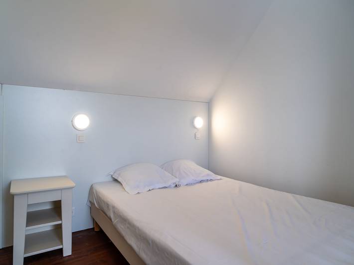 Gîte pour 3 personnes, avec piscine et balcon dans Plage De La Falaise - 3
