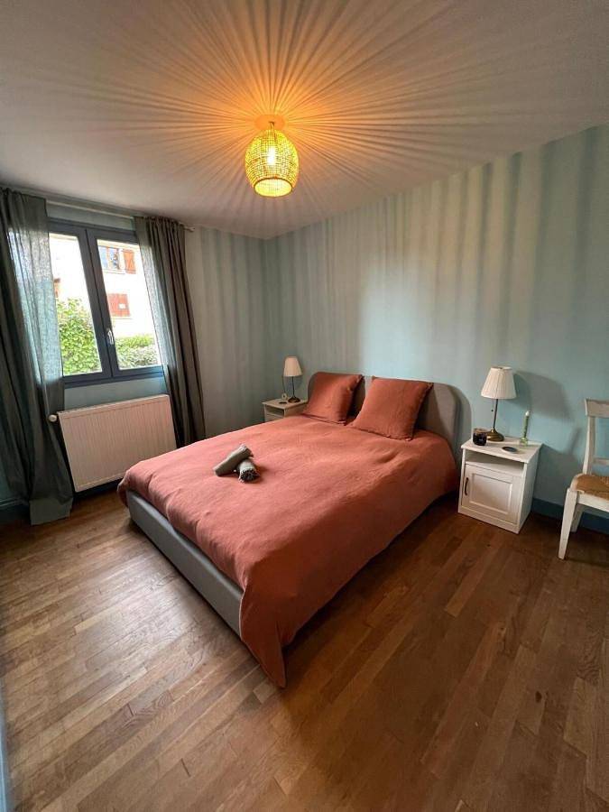 Location de vacances pour 12 personnes, avec Terrasse et Jardin ainsi que Piscine et Vue à Albas - 4