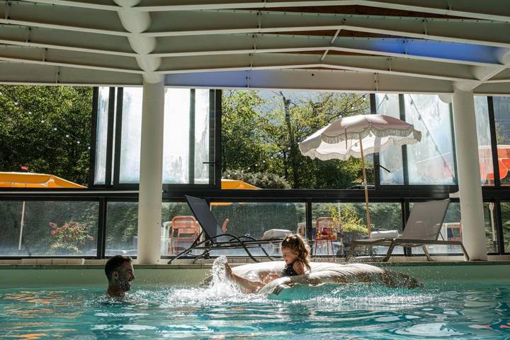 Hôtel pour 2 personnes, avec jacuzzi et jardin ainsi que piscine et sauna