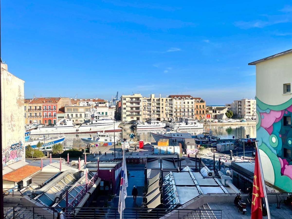 Appartement entier, Grand appartement avec vue sur quai in Sète, Côte méditerranéenne (France)