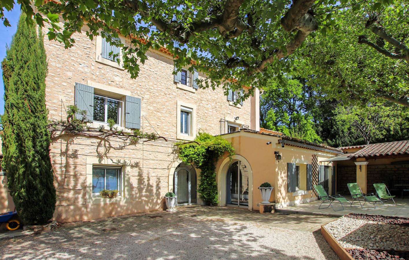 Charmante 160 m² große Wohnung mit Pool und Garten, 2 km vom Zentrum von Villes-sur-Auzon entfernt in Villes-sur-Auzon, Parc naturel régional du Mont-Ventoux