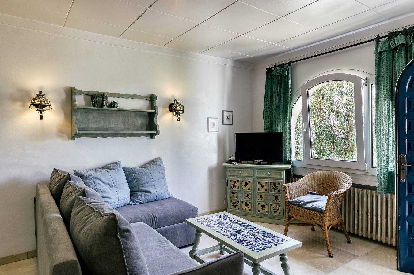 Apartamento entero, Apartamento 'Art-Apartamentos Revilla Tacke G' con balcón, piscina compartida y Barbacoa in Ampuriabrava, Alt Empordà