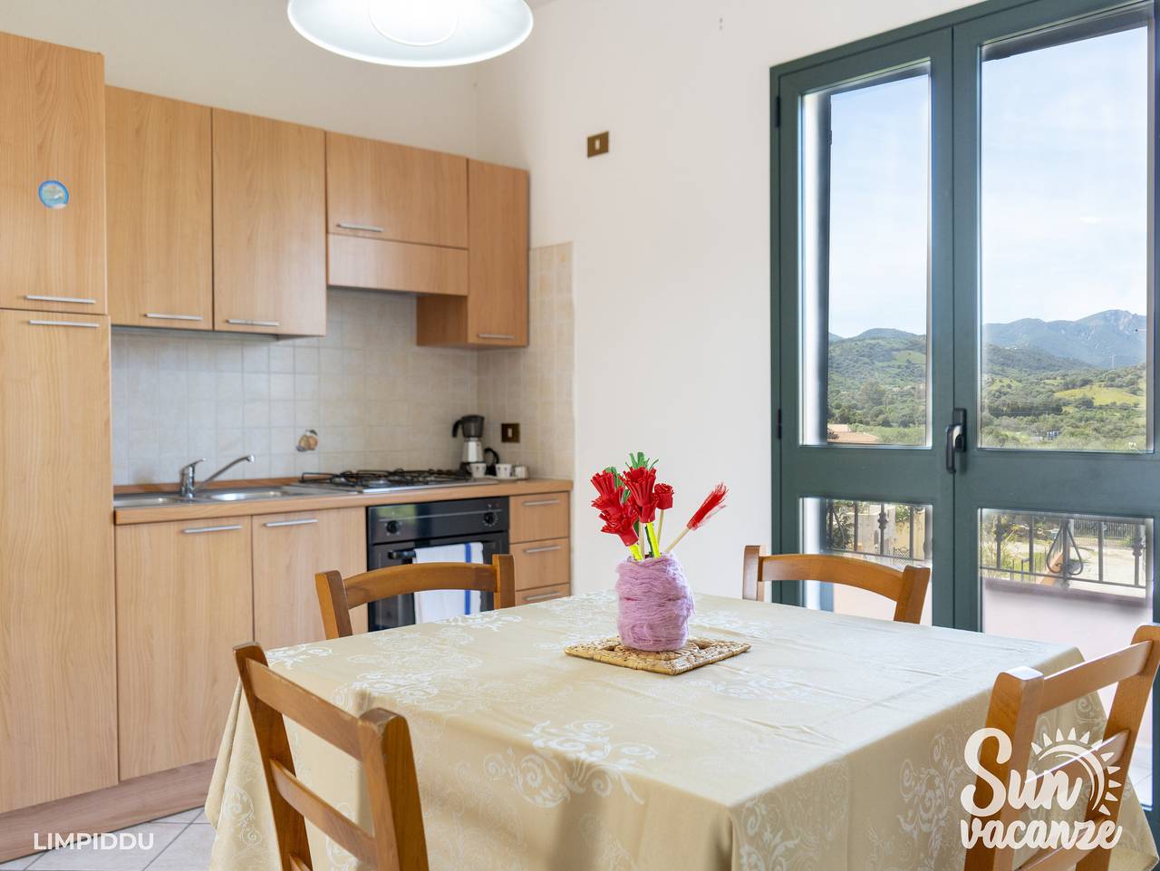 Casa de vacaciones 'Limpiddu 6' con vistas a las montañas, jardín compartido y balcón in Limpiddu, Olbia-Tempio