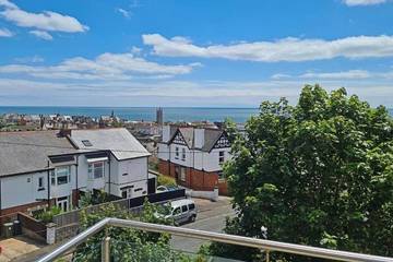 Apartment for 4 People in Teignmouth, Devon, Photo 2