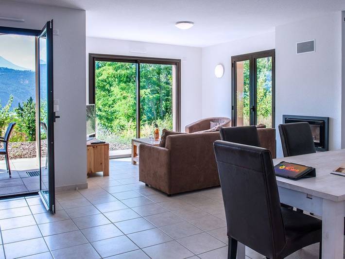 Entire apartment, Wohnung mit Blick auf das Wasser in Chorges, Écrins National Park
