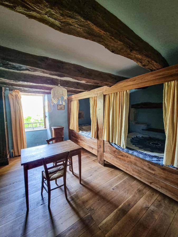 Location de vacances pour 18 personnes, avec vue ainsi que terrasse et piscine, animaux acceptés à Larnagol - 3