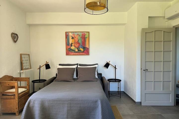 Gîte pour 4 personnes, avec jardin ainsi que piscine et terrasse à Valbonne - 2