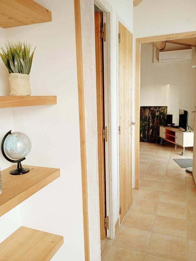 Gîte pour 4 personnes, avec terrasse ainsi que piscine et jardin à La Jarrie - 4