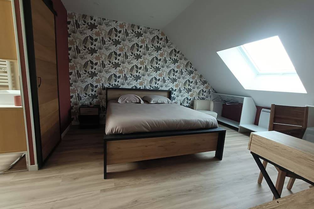 Apartamento entero, Room in 2-person apartment in Écommoy, Sarthe