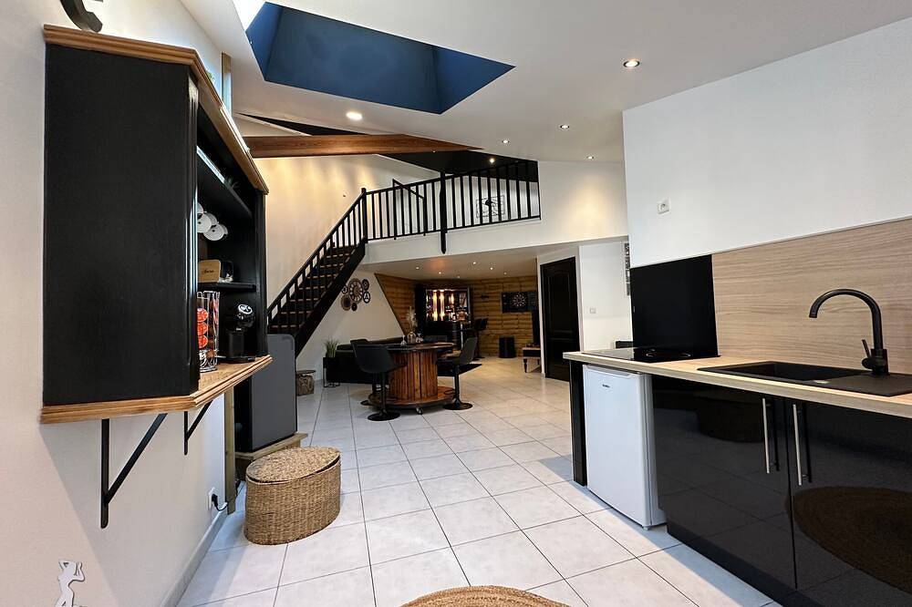 Appartement entier, Love Room de charme avec spa privatif Escapade romantique à 2 pas de la Belgique in Bogny-sur-Meuse, Parc naturel régional des Ardennes