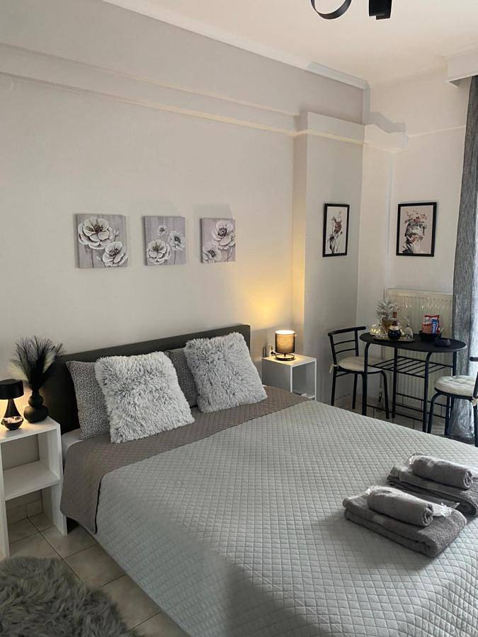 Gîte pour 2 personnes, avec vue et terrasse à Serrès