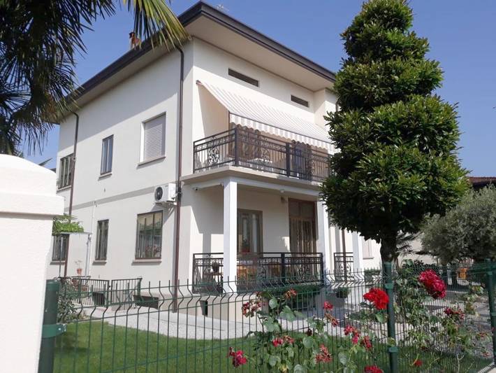 Location de vacances pour 6 personnes, avec Terrasse et Jardin à Sacile