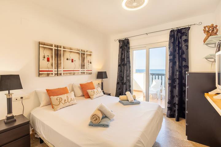 Puerta Del Mar Penthouse Beachfront in Urbanizacion Calahonda, Mijas