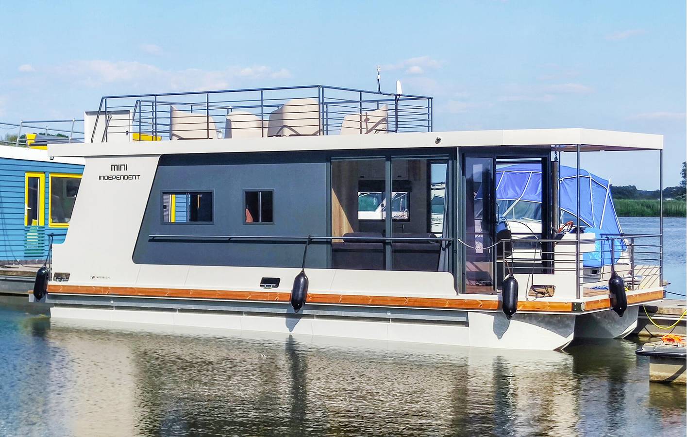 Hausboot am Flussufer mit Terrasse, Parkplatz und Angelmöglichkeiten in Pritzerbe, Havelsee