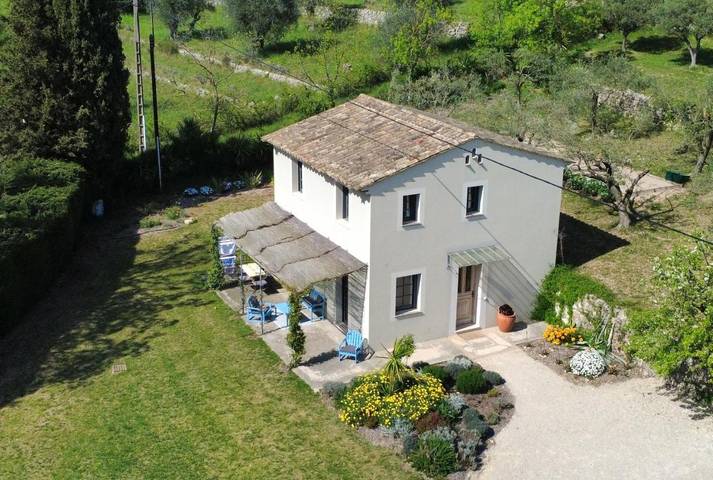 Location de vacances pour 4 personnes, avec sauna et vue ainsi que piscine et jardin, adapté aux familles à Châteauneuf-Grasse - 2