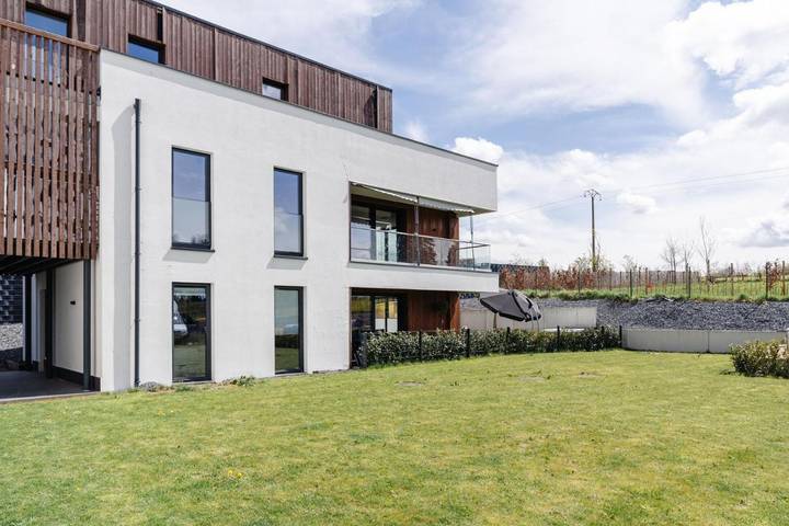 Gîte pour 6 personnes, avec Jacuzzi et Terrasse ainsi que Jardin et Piscine à Butgenbach - 2