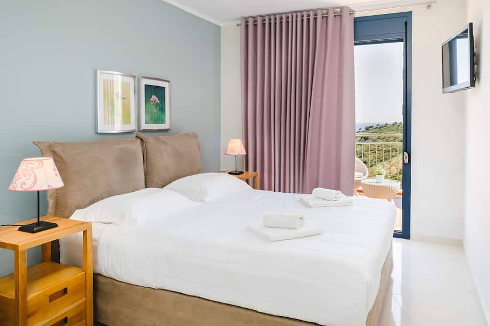 Villa for 10 personer med jacuzzi in Kalyvia, Sporaderne