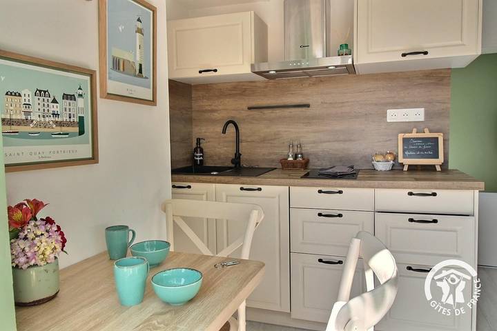 Gîte pour 2 personnes, avec Jacuzzi et Terrasse ainsi que Jardin et Piscine à Yffiniac - 3