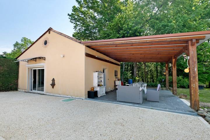 Appartamento intero, Appartamento 'Le Repaire De Belette' con Terrazza Privata, Giardino in Comune e Wi-Fi in Coulounieix-Chamiers, Périgord Blanc