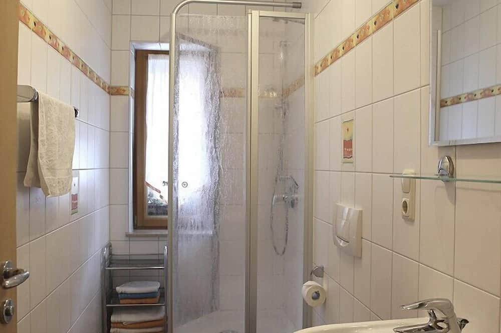 Ganze Wohnung, Ferienwohnung mit möblierter Holzterrasse und separatem Kinderzimmer in Absberg, Fränkisches Seenland
