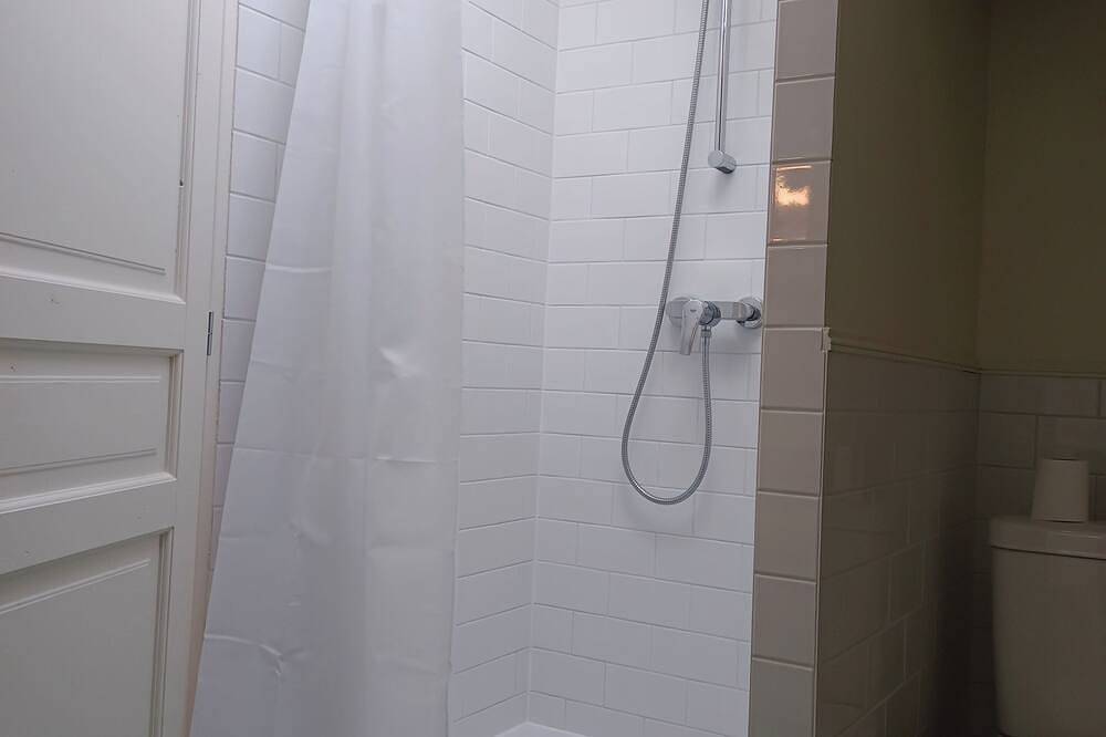 L’Âme de la Grange - Dos Habitaciones Pensión, Capacidad 4 in Grez-sur-Loing, Sena y Marne