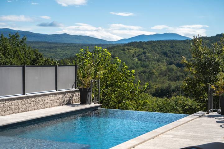 Location de vacances pour 8 personnes, avec terrasse et piscine à Buzet - 3