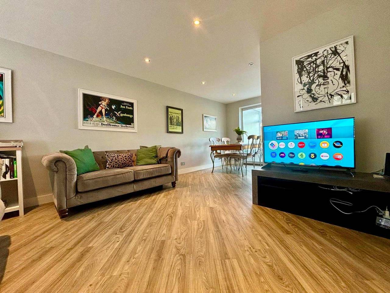 Stylish Solihull Home Near Nec, Jlr & Airport! Free Parking & Garden in Solihull, Birmingham Area