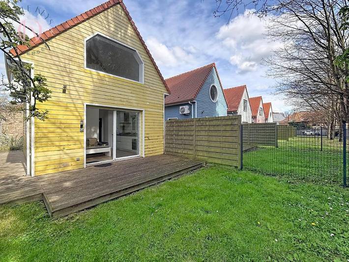 Gîte pour 2 personnes, avec piscine et jardin ainsi que jacuzzi et terrasse