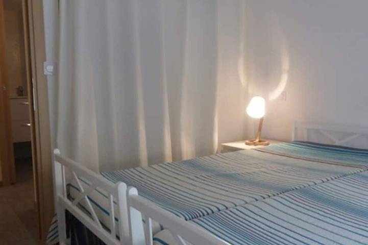 Location de vacances pour 8 personnes, avec terrasse et jardin dans Plage de la Roya - 4