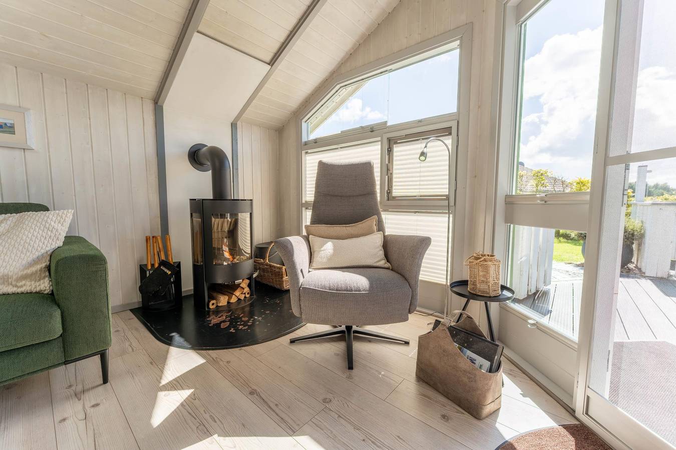 4 Personen Luxusferienhaus mit Sauna, Kaminofen, Klimaanlage, Kanu und Seeblick in Otterndorf in Otterndorf, Cuxland