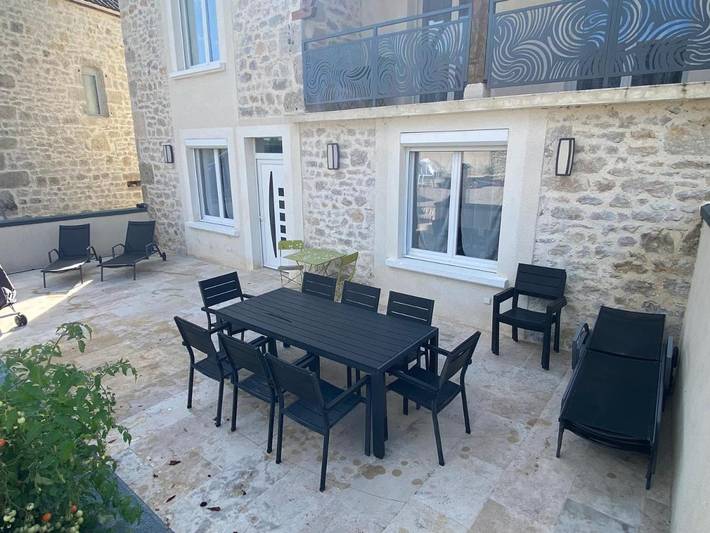 Location de vacances pour 9 personnes, avec vue ainsi que piscine et jardin à Caillac - 4