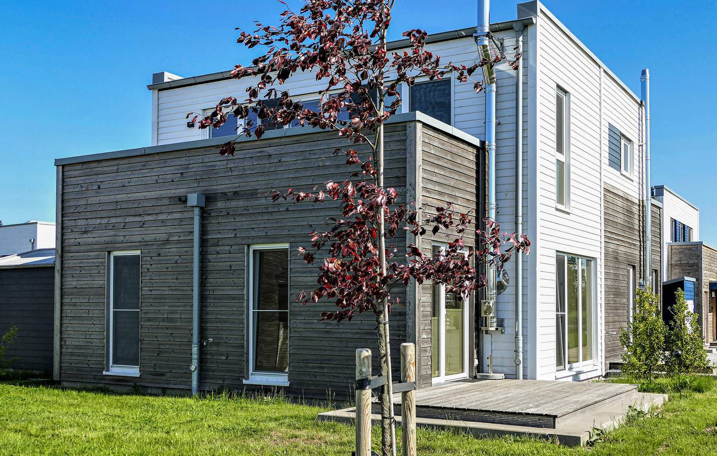 Coastline Getaway: Modern Apartment with Parking & Terrace in Tossens, Butjadingen